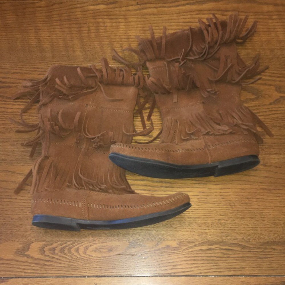 BRAND NEW Minnetonka boots!!!!